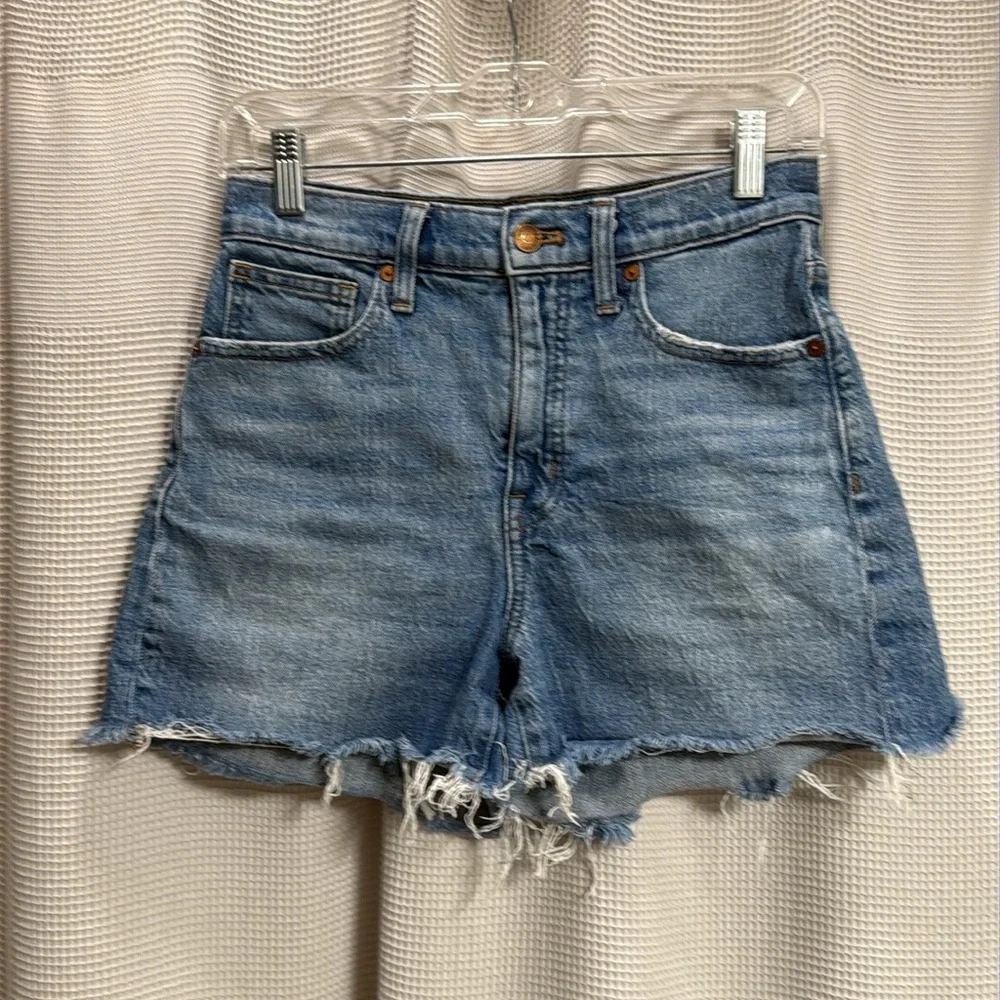 Madewell High Rise Denim shorts women’s SZ 26  3” inseam distressed festival EUC